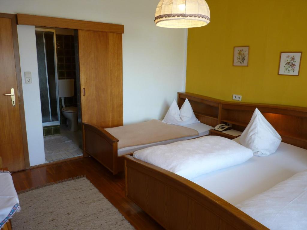 Pension Broenimann Ossiach Room photo